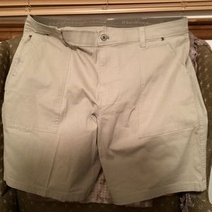 WEATHERPROOF MENS KHAKI SHORTS. (3) POCKETS IN FRONT AND (2) IN THE BACK .